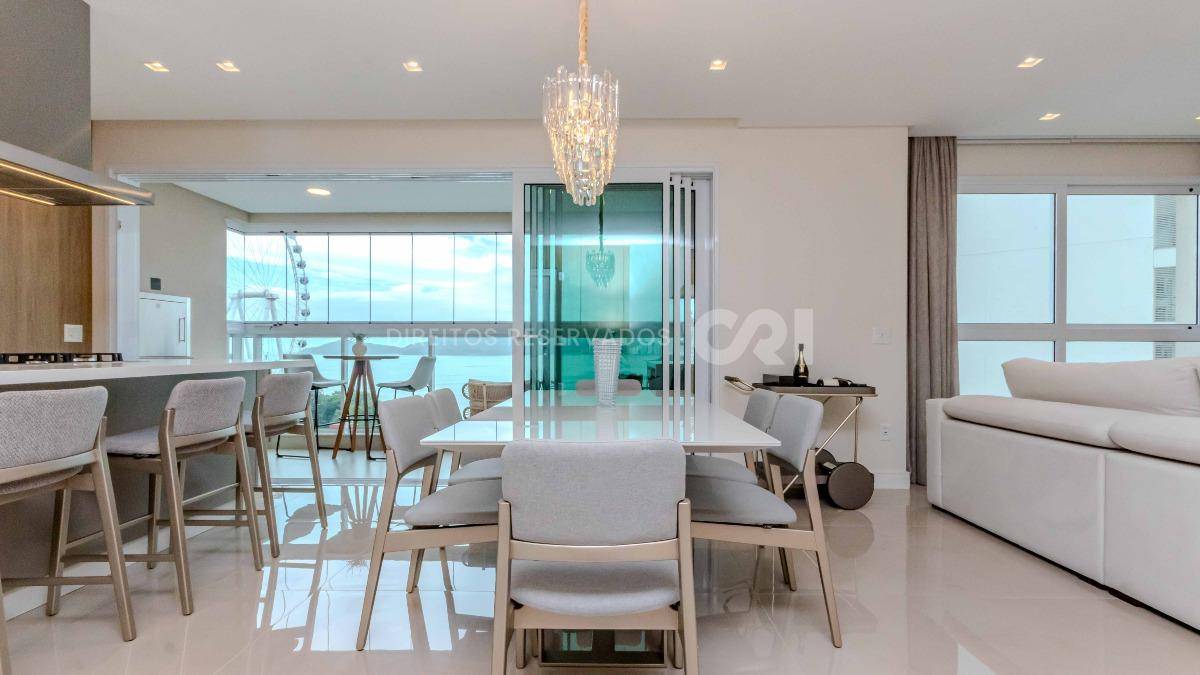 COPA: Apartamento com 3 suítes no Santé Boutique Residence no Bairro Pioneiros em Balneário Camboriú