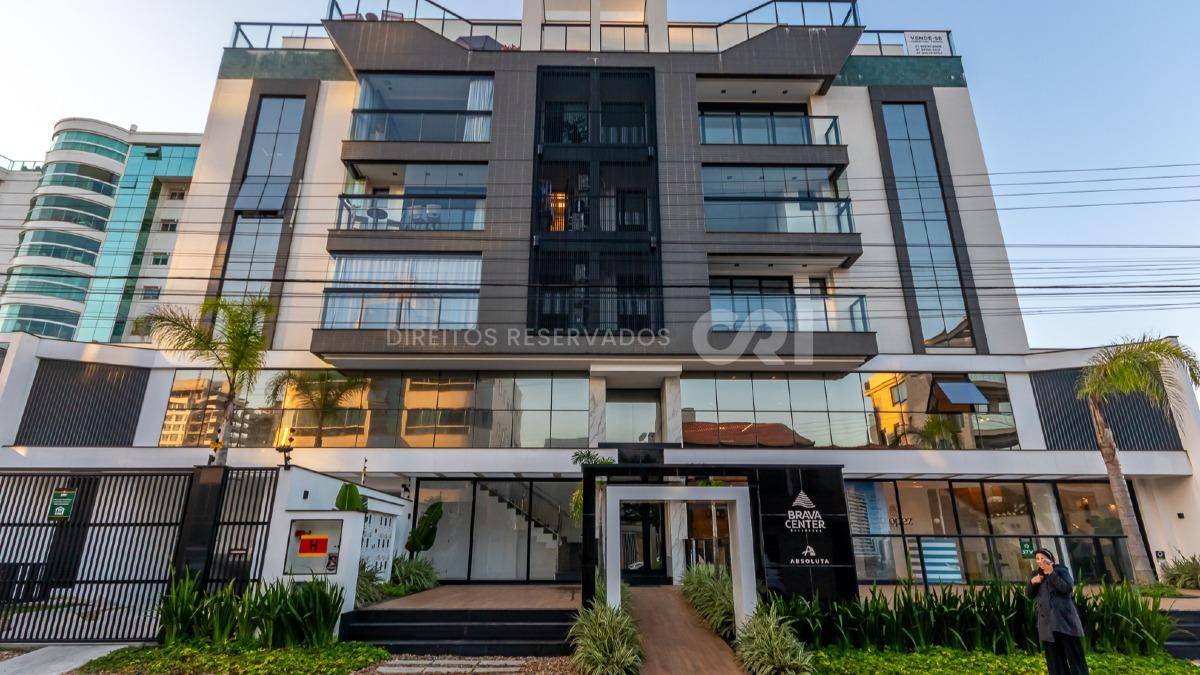 Cobertura com 369m² com 4 suítes no edifício Brava Center na Praia Brava em Itajaí