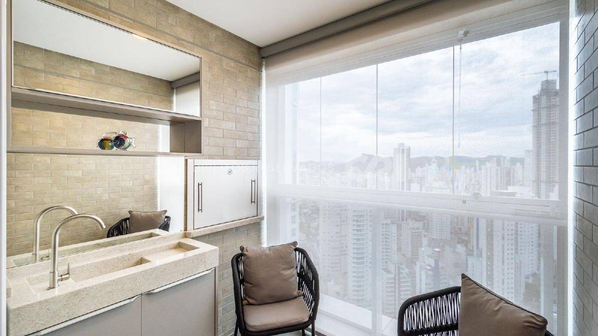 Apartamento com 3 suítes no Edifício Hamptons Village na Barra Sul de Balneário Camboriú