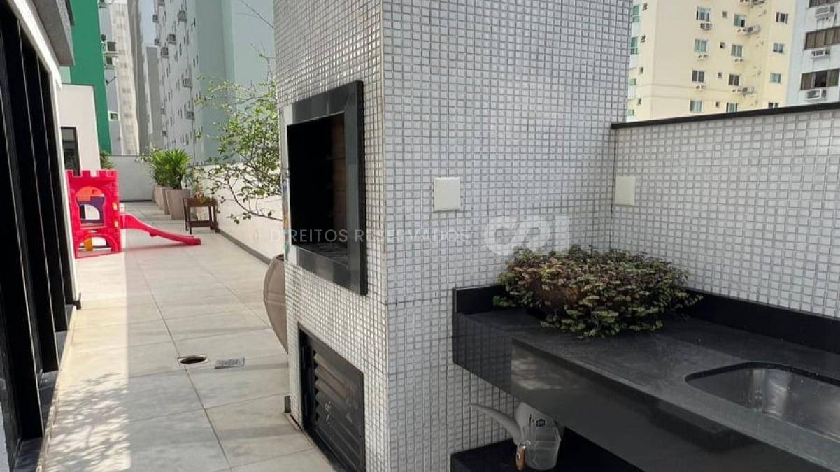 Apartamento com 3 suítes no Boulevard Brasil no Centro de Balneário Camboriú