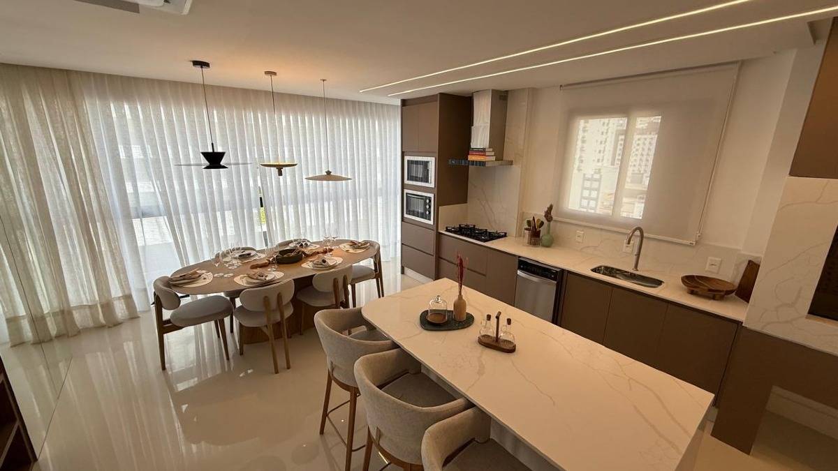 Apartamento com 3 suítes no Boulevard Brasil no Centro de Balneário Camboriú