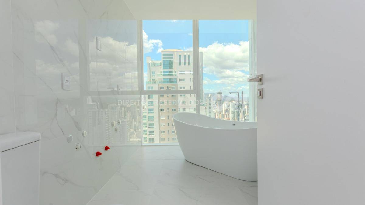 Apartamento alto-padrão à venda com 4 suítes no Boreal Tower, na Barra Norte de Balneário Camboriú