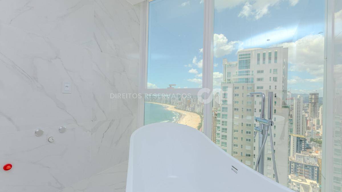Apartamento alto-padrão à venda com 4 suítes no Boreal Tower, na Barra Norte de Balneário Camboriú