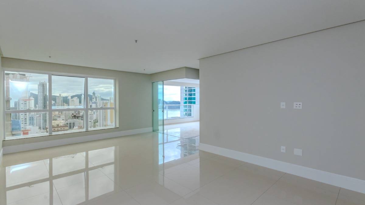 Apartamento com 4 suítes no La Belle Tour no Centro de Balneário Camboriú
