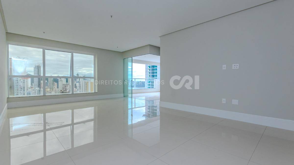 Apartamento com 4 suítes no La Belle Tour no Centro de Balneário Camboriú