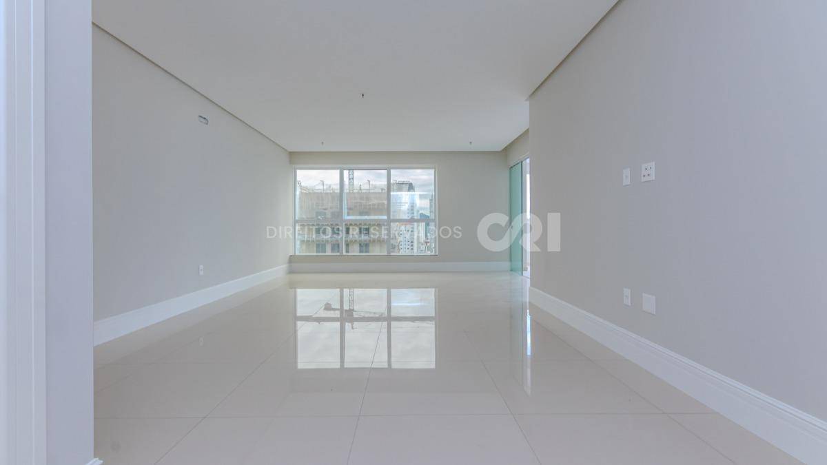 Apartamento com 4 suítes no La Belle Tour no Centro de Balneário Camboriú