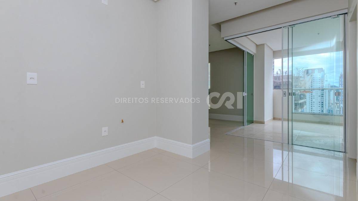 Apartamento com 4 suítes no La Belle Tour no Centro de Balneário Camboriú
