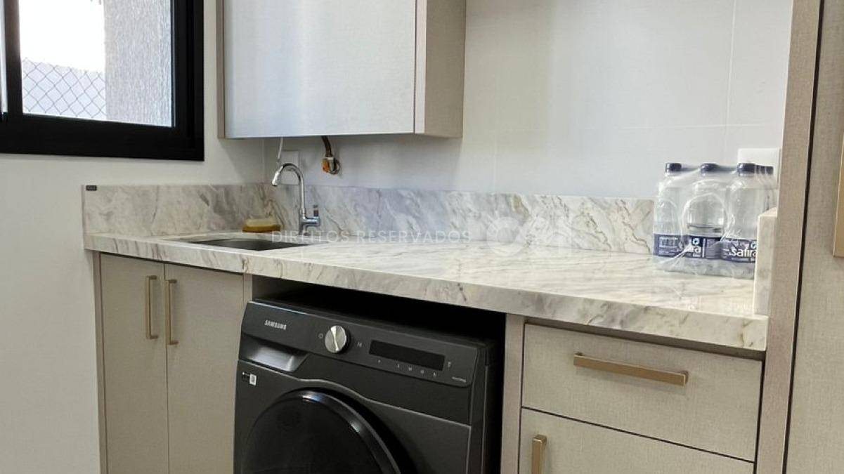 Apartamento com 3 Suítes no Fiori Del Mare na Meia Praia, Itapema