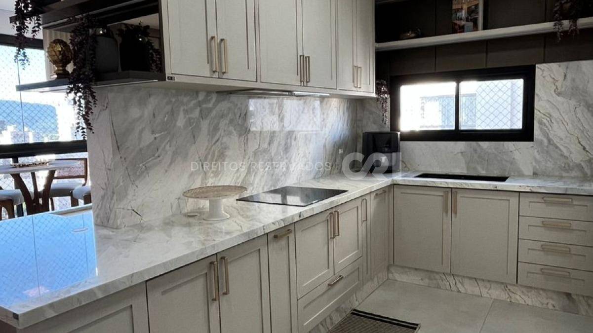 Apartamento com 3 Suítes no Fiori Del Mare na Meia Praia, Itapema