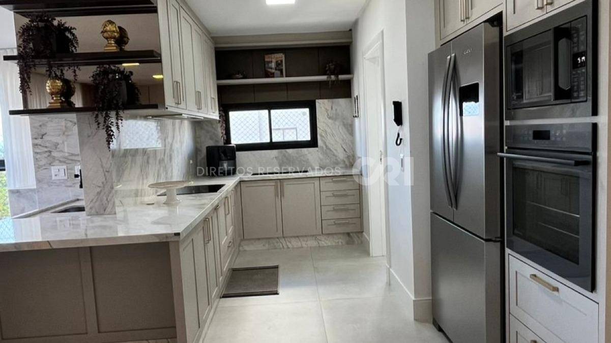 Apartamento com 3 Suítes no Fiori Del Mare na Meia Praia, Itapema