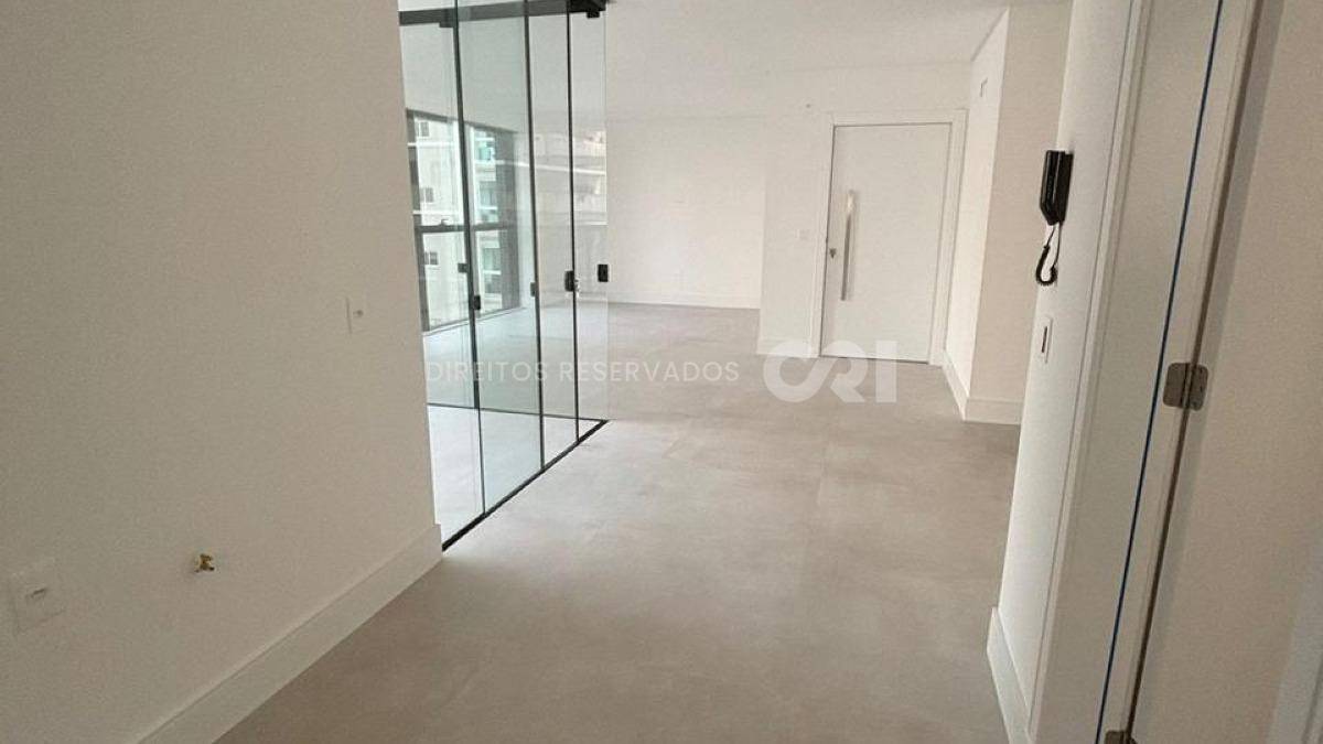 Apartamento com 3 Suítes, Fiori Del Mare na Meia Praia em Itapema
