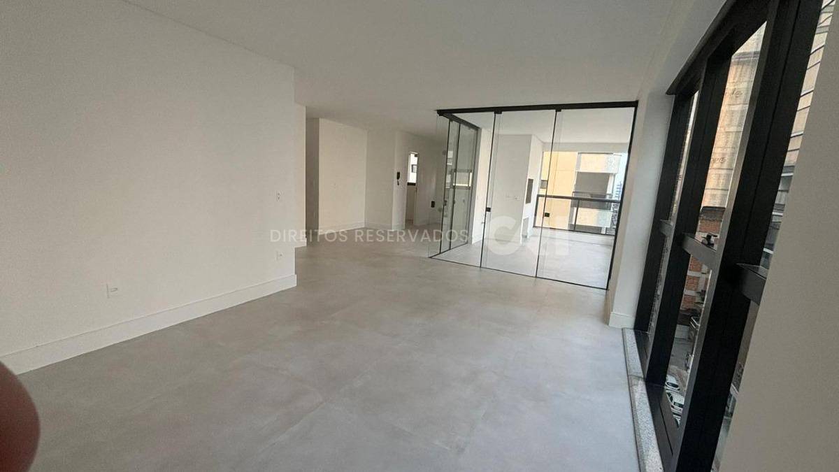 Apartamento com 3 Suítes, Fiori Del Mare na Meia Praia em Itapema