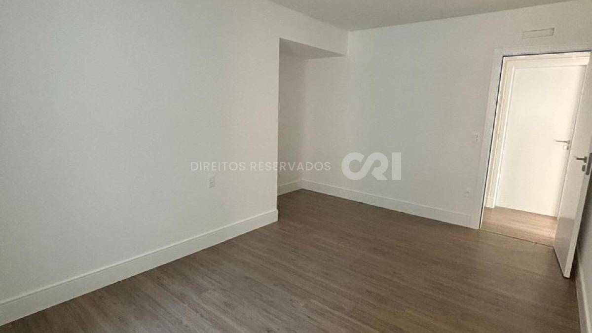Apartamento com 3 Suítes, Fiori Del Mare na Meia Praia em Itapema