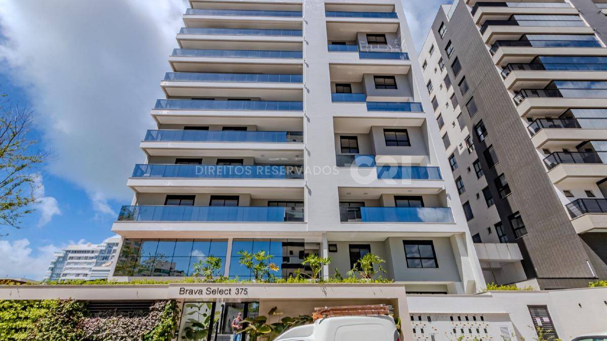 Apartamento duplex com 3 quartos no Edifício Brava Select na Praia Brava em Itajaí