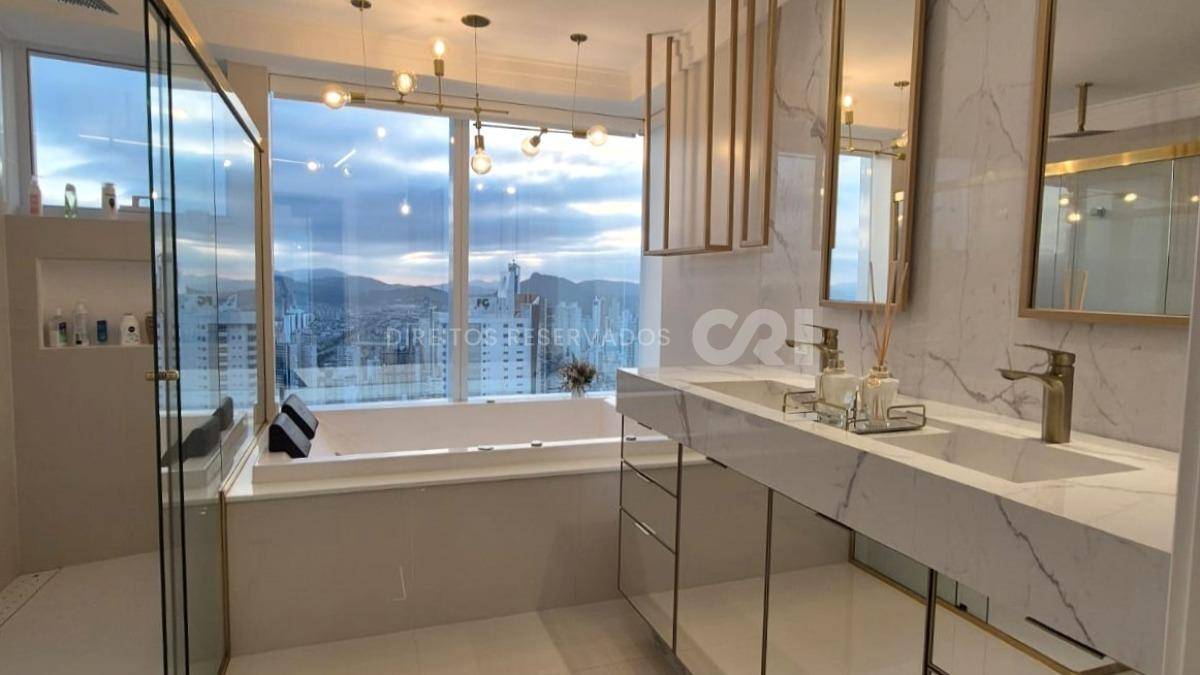 Apartamento com 4 Suítes no One Tower na Barra Sul, Balneário Camboriú