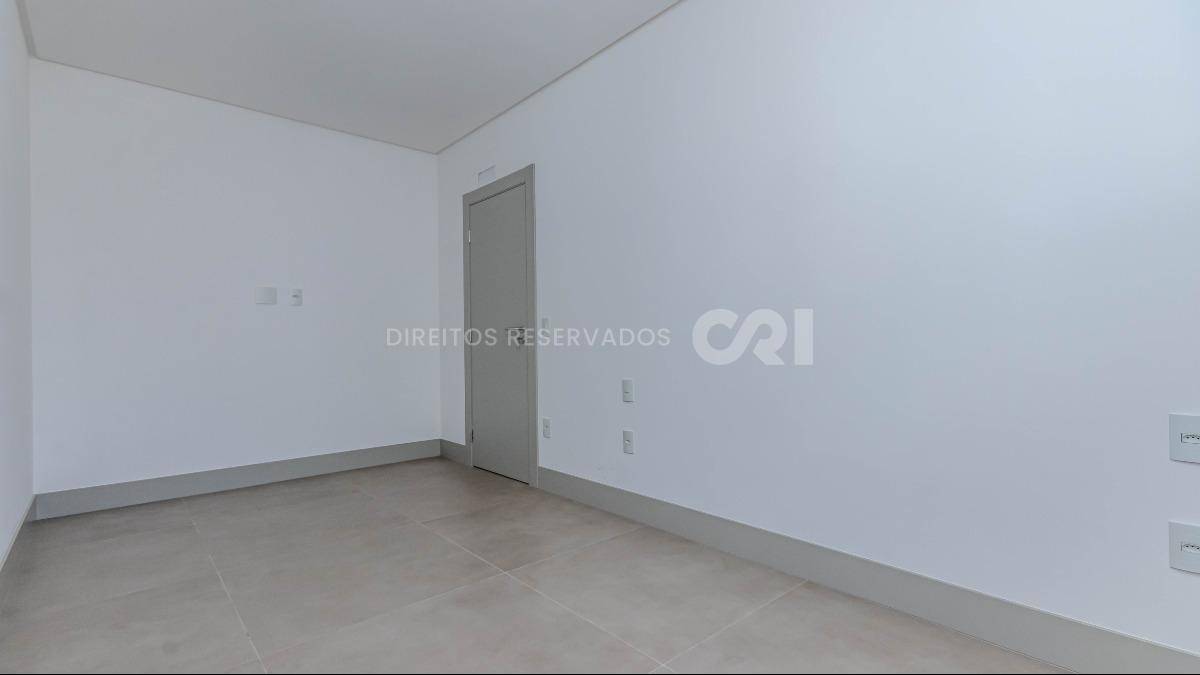 Apartamento com 4 suítes no Empire Residence no Pioneiros em Balneário Camboriú
