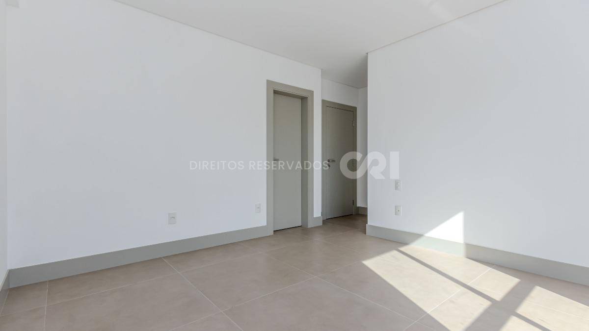 Apartamento com 4 suítes no Empire Residence no Pioneiros em Balneário Camboriú