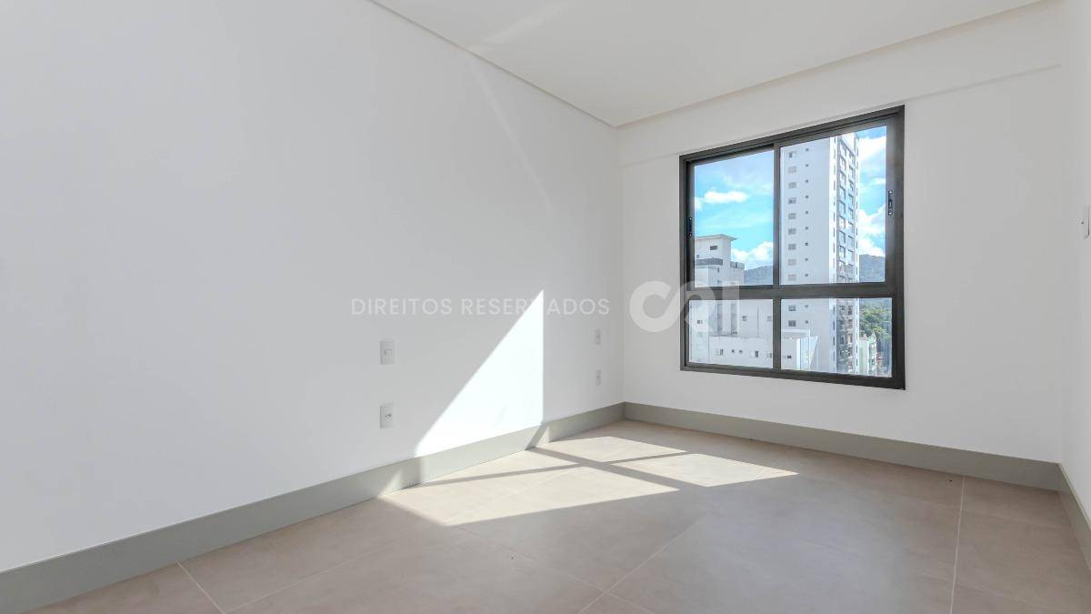 Apartamento com 4 suítes no Empire Residence no Pioneiros em Balneário Camboriú
