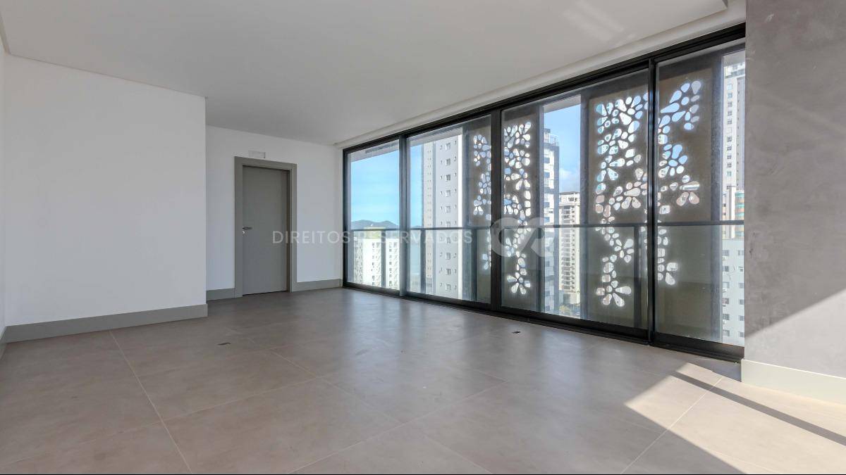Apartamento com 4 suítes no Empire Residence no Pioneiros em Balneário Camboriú