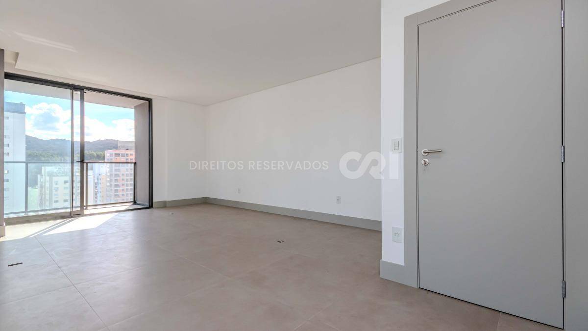 Apartamento com 4 suítes no Empire Residence no Pioneiros em Balneário Camboriú