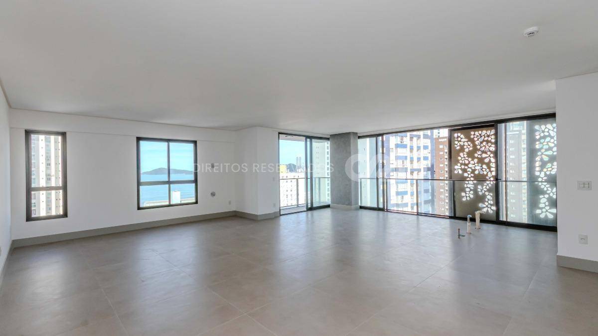 Apartamento com 4 suítes no Empire Residence no Pioneiros em Balneário Camboriú