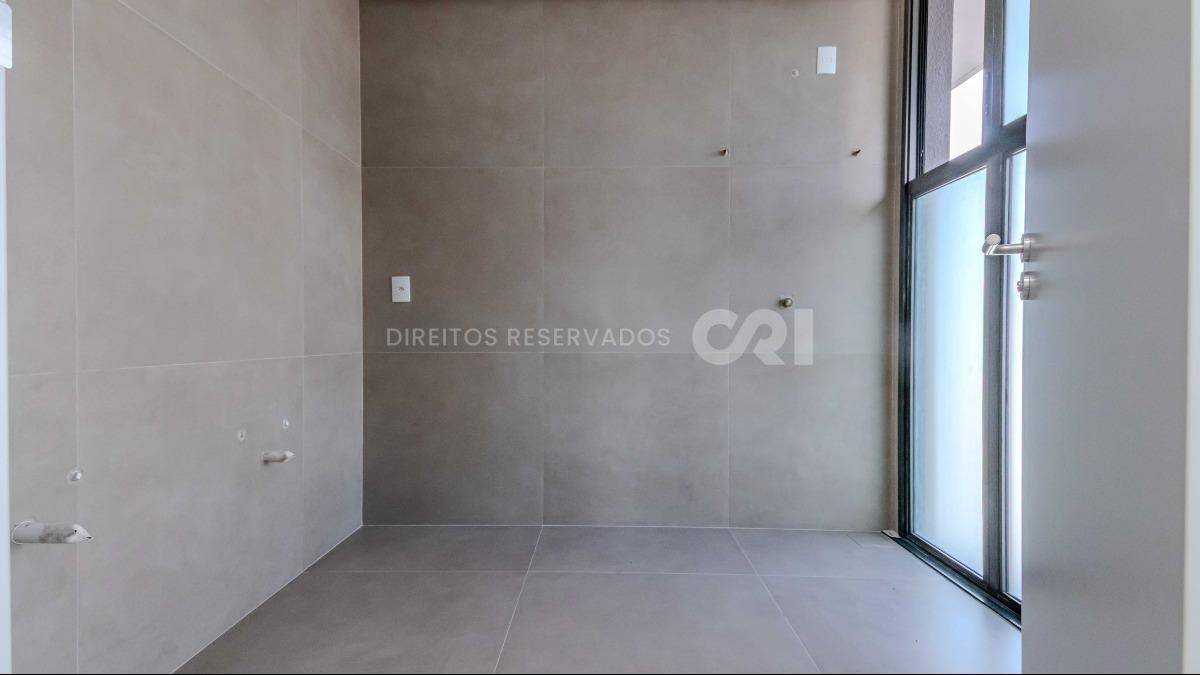 Apartamento com 4 suítes no Empire Residence no Pioneiros em Balneário Camboriú