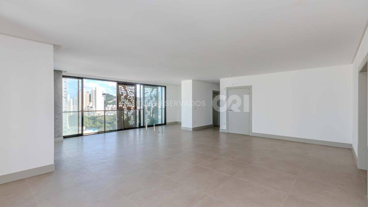 Apartamento com 4 suítes no Empire Residence no Pioneiros em Balneário Camboriú