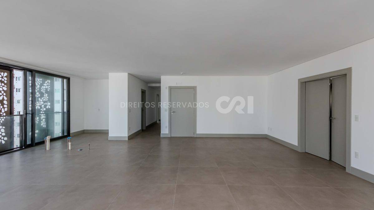 Apartamento com 4 suítes no Empire Residence no Pioneiros em Balneário Camboriú