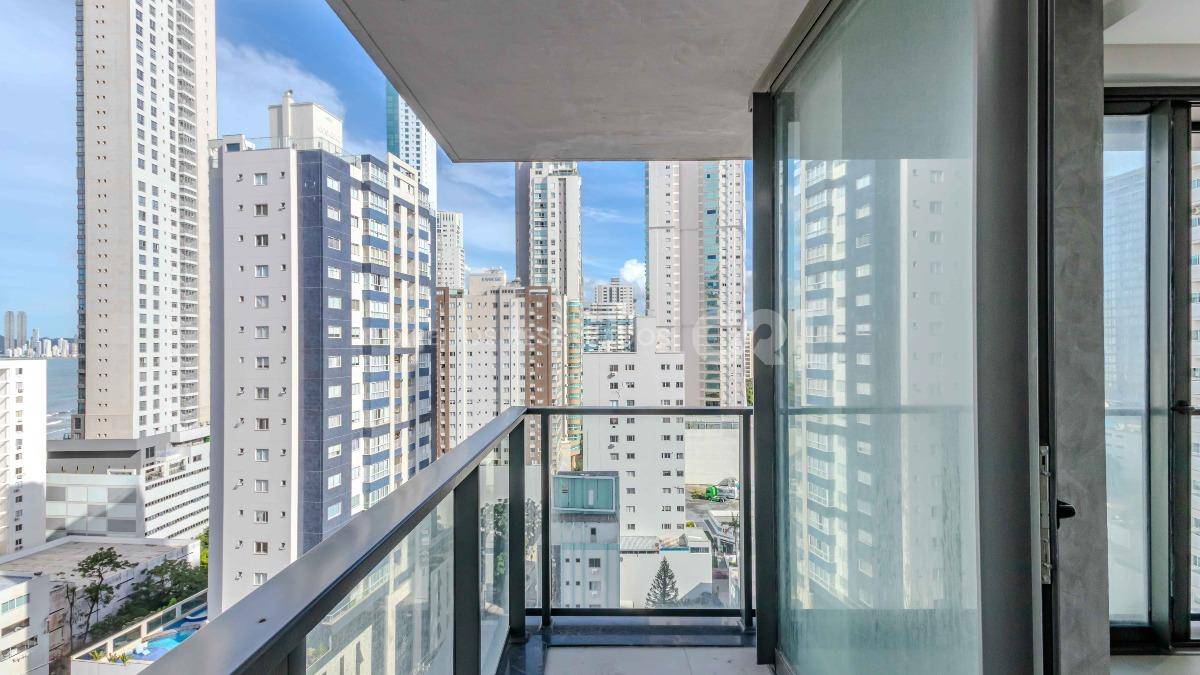 Apartamento com 4 suítes no Empire Residence no Pioneiros em Balneário Camboriú