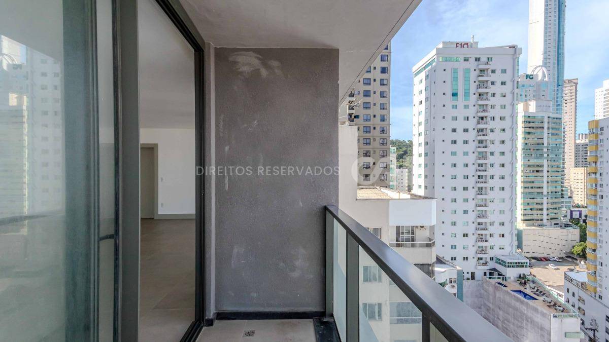 Apartamento com 4 suítes no Empire Residence no Pioneiros em Balneário Camboriú