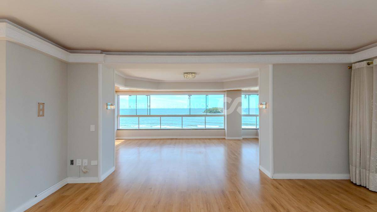 Apartamento com 3 suítes no Edifício Comendador Pietro Zanella Centro Balneário Camboriú