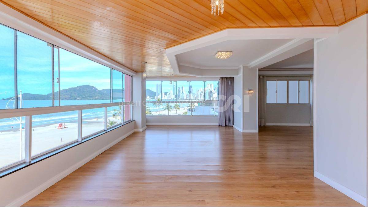 Apartamento com 3 suítes no Edifício Comendador Pietro Zanella Centro Balneário Camboriú