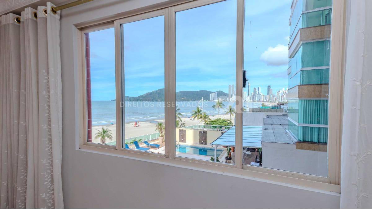 Apartamento com 3 suítes no Edifício Comendador Pietro Zanella Centro Balneário Camboriú