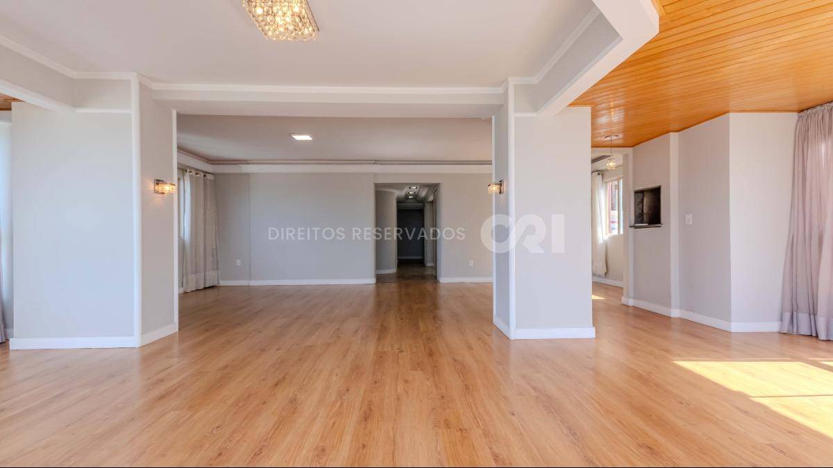 Apartamento com 3 suítes no Edifício Comendador Pietro Zanella Centro Balneário Camboriú