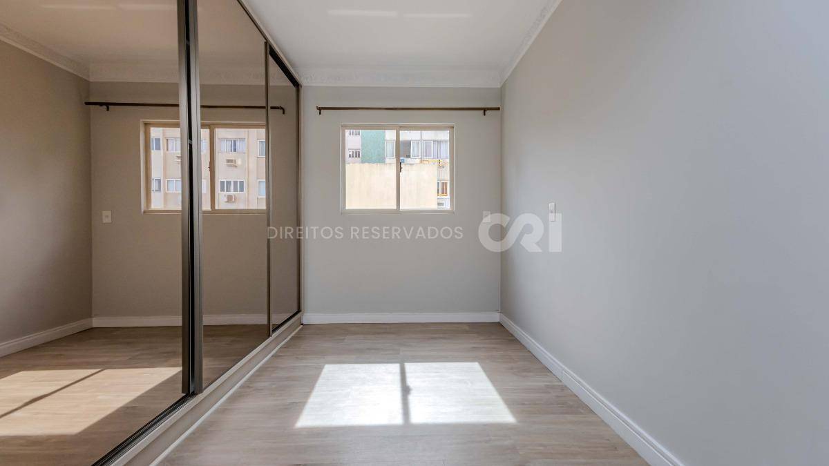 Apartamento com 3 suítes no Edifício Comendador Pietro Zanella Centro Balneário Camboriú