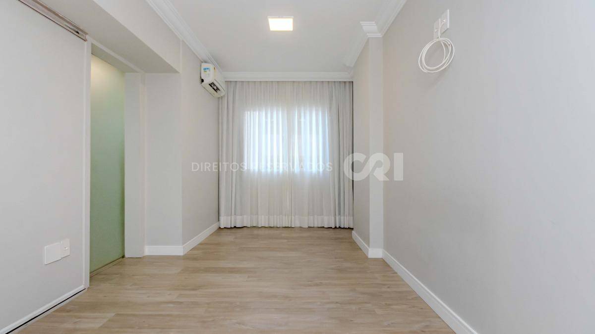 Apartamento com 3 suítes no Edifício Comendador Pietro Zanella Centro Balneário Camboriú