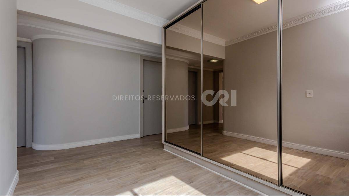 Apartamento com 3 suítes no Edifício Comendador Pietro Zanella Centro Balneário Camboriú