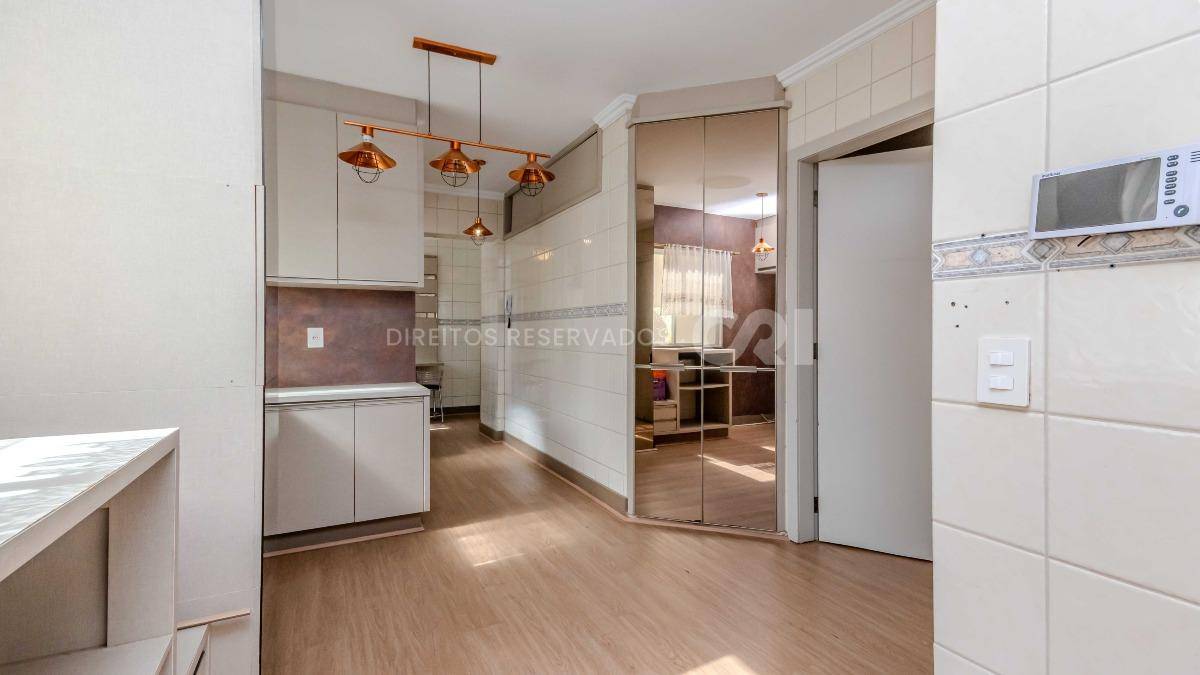 Apartamento com 3 suítes no Edifício Comendador Pietro Zanella Centro Balneário Camboriú