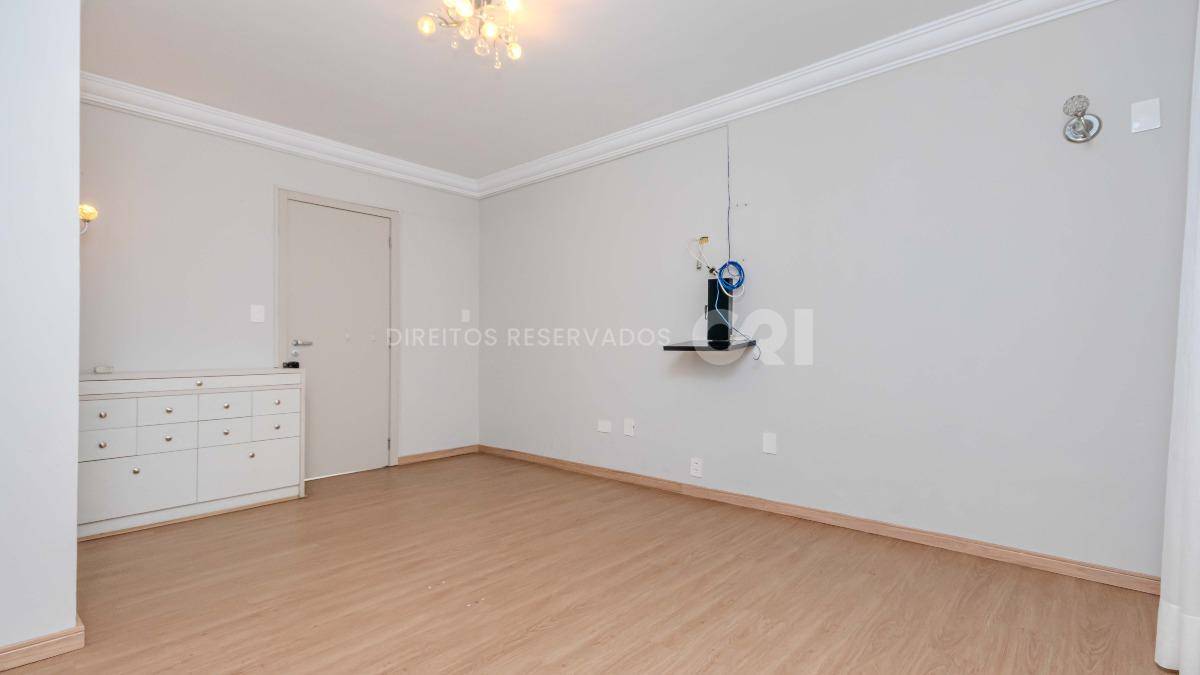 Apartamento com 3 suítes no Edifício Comendador Pietro Zanella Centro Balneário Camboriú