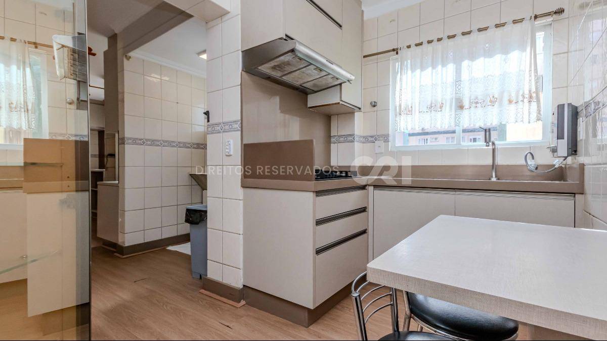 Apartamento com 3 suítes no Edifício Comendador Pietro Zanella Centro Balneário Camboriú
