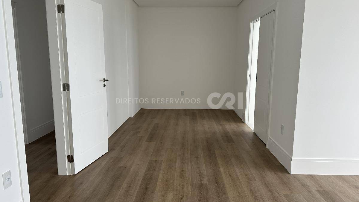 Apartamento Penthouse com 4 suítes no Noah Residence na Meia Praia em Itapema