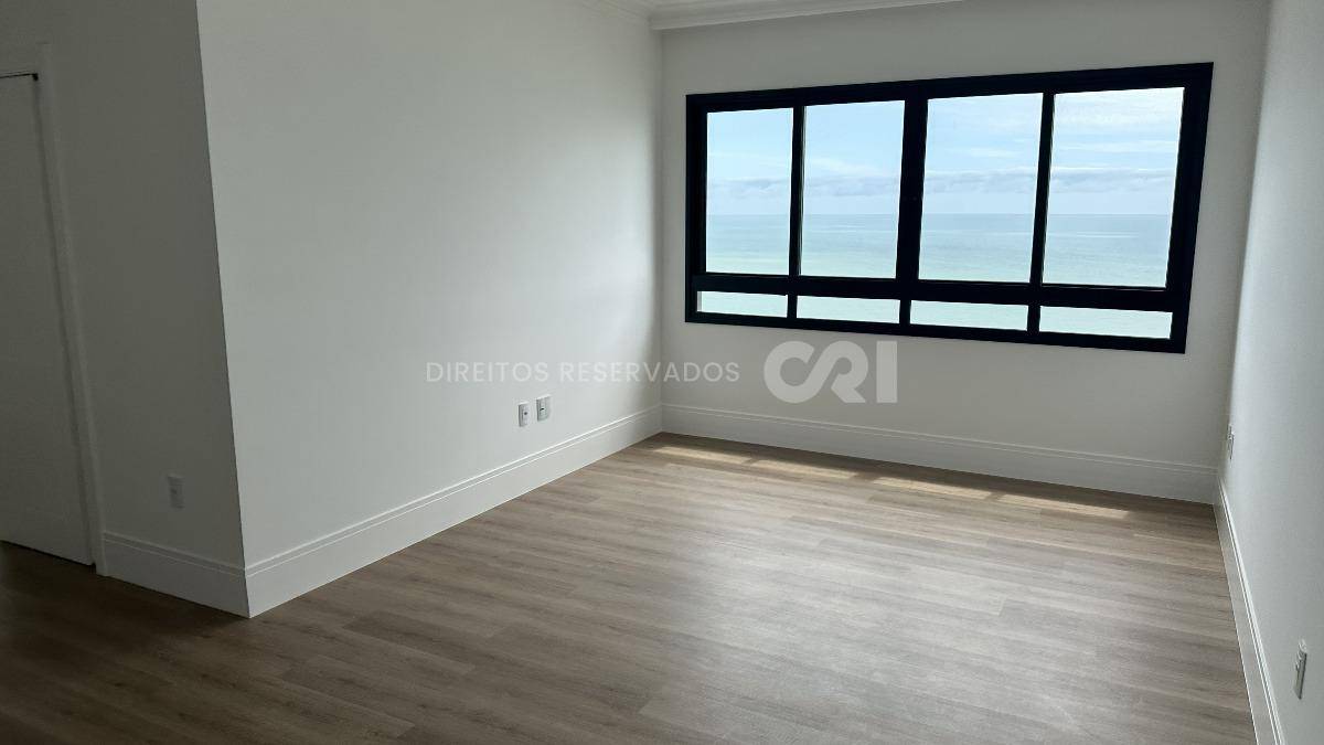 Apartamento Penthouse com 4 suítes no Noah Residence na Meia Praia em Itapema