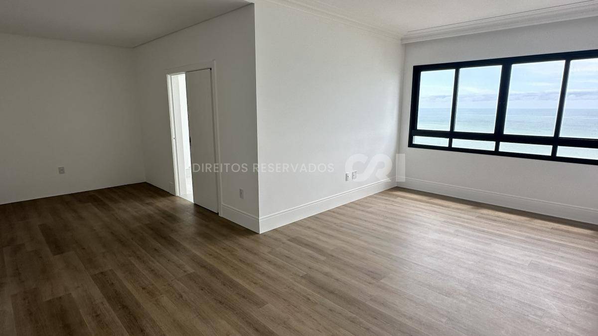 Apartamento Penthouse com 4 suítes no Noah Residence na Meia Praia em Itapema