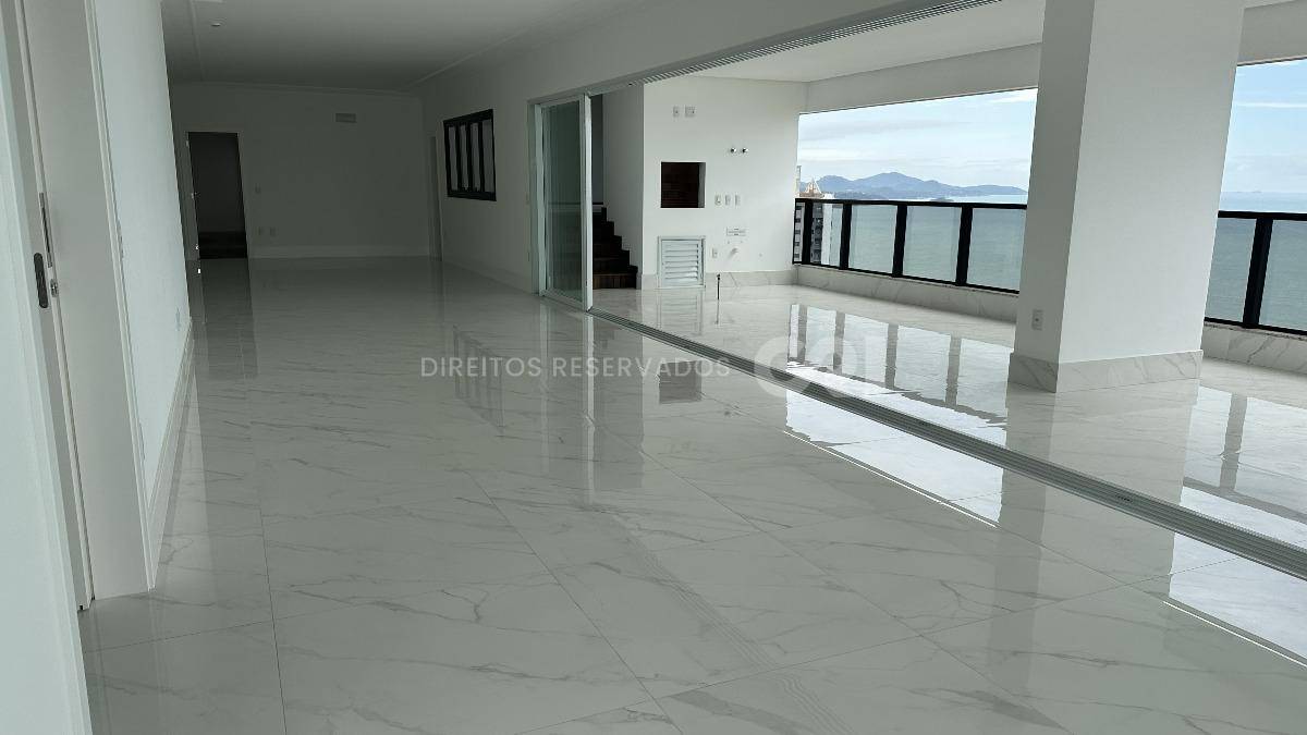Apartamento Penthouse com 4 suítes no Noah Residence na Meia Praia em Itapema