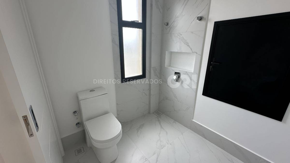 Apartamento Penthouse com 4 suítes no Noah Residence na Meia Praia em Itapema