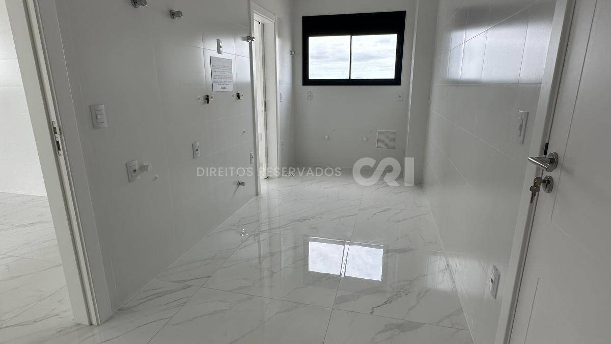 Apartamento Penthouse com 4 suítes no Noah Residence na Meia Praia em Itapema