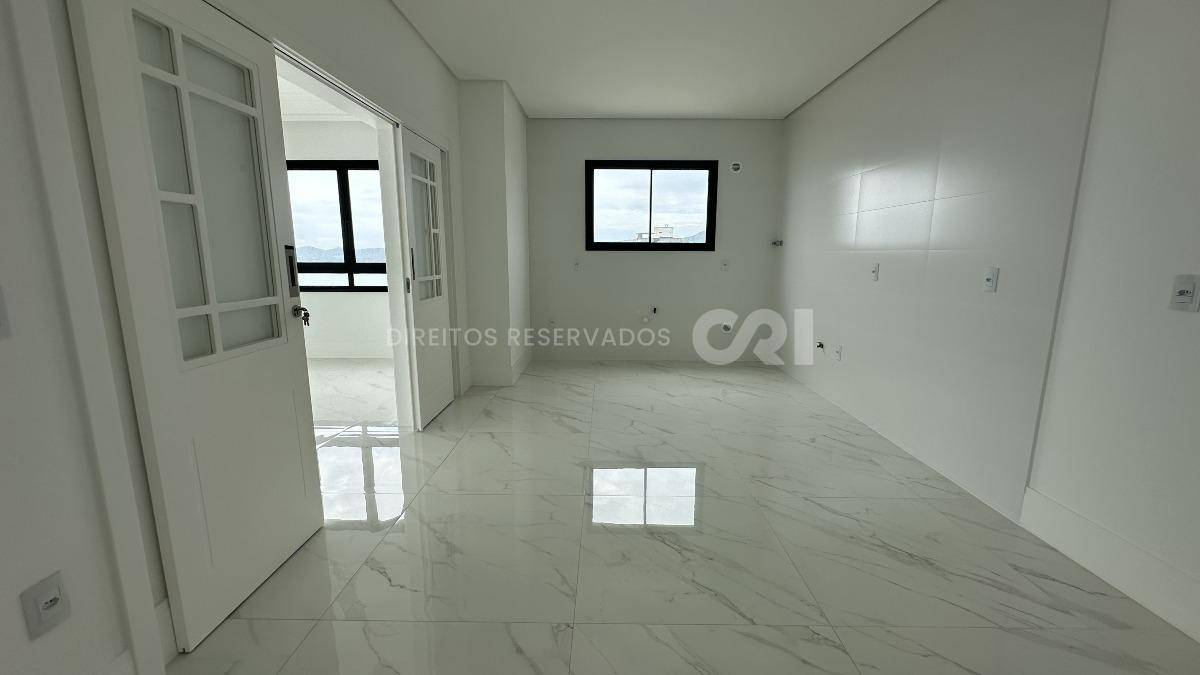 Apartamento Penthouse com 4 suítes no Noah Residence na Meia Praia em Itapema