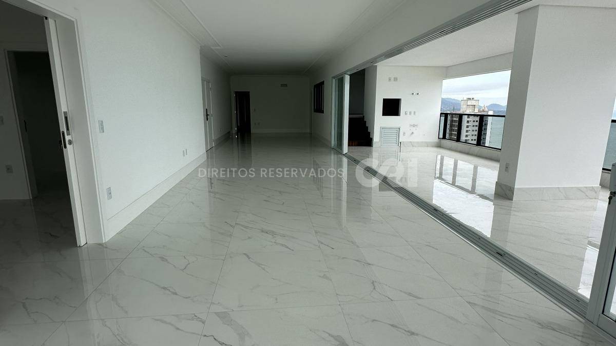 Apartamento Penthouse com 4 suítes no Noah Residence na Meia Praia em Itapema