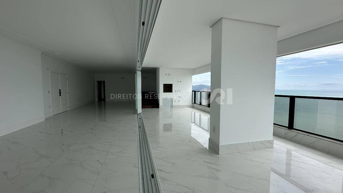Apartamento Penthouse com 4 suítes no Noah Residence na Meia Praia em Itapema