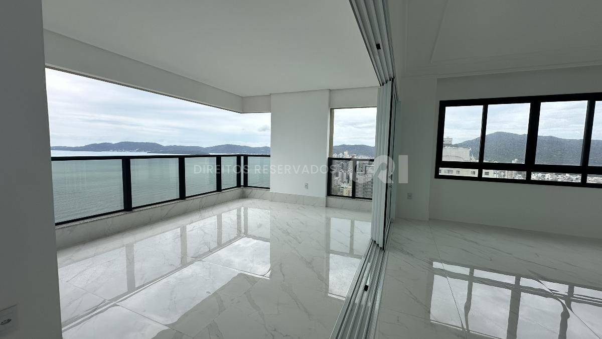 Apartamento Penthouse com 4 suítes no Noah Residence na Meia Praia em Itapema